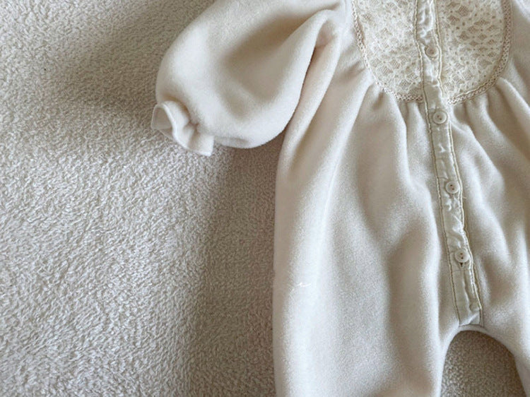 特別な日にも🏰🤍】ホワイトボアロンパース（ボンネット付き